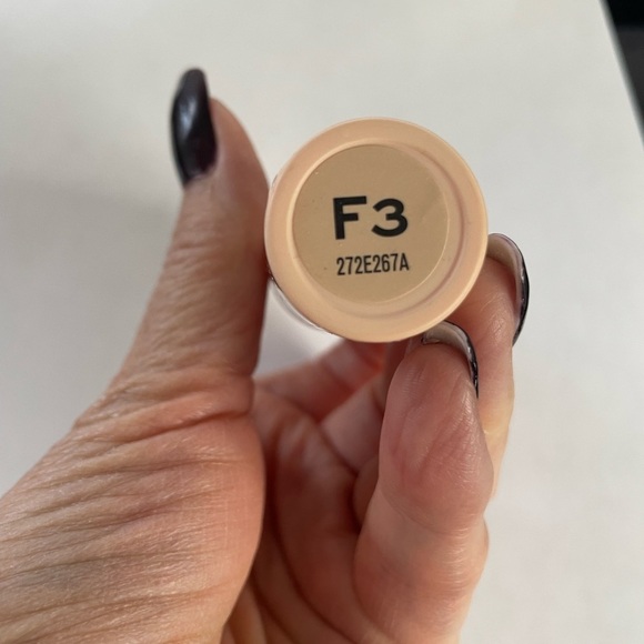 Closet Clear Out! BNIB Gift Bag - Revolution Foundation Set w/ Revolution Primer - Picture 4 of 6